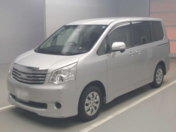 2013 TOYOTA NOAH