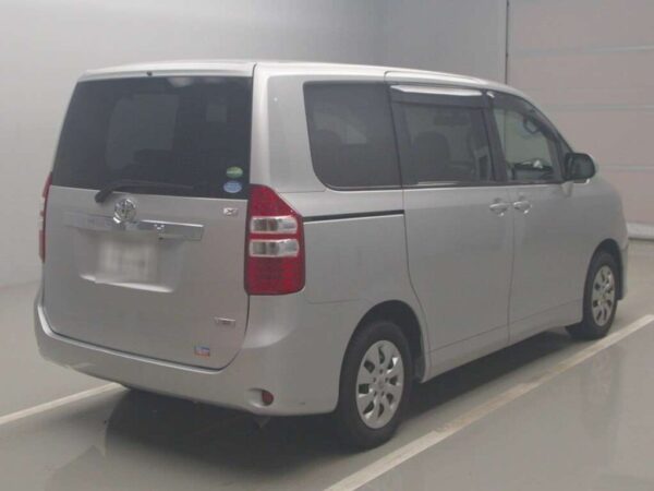 2013 TOYOTA NOAH - Image 3