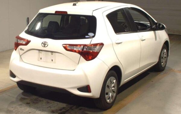 2017 TOYOTA VITZ - Image 5